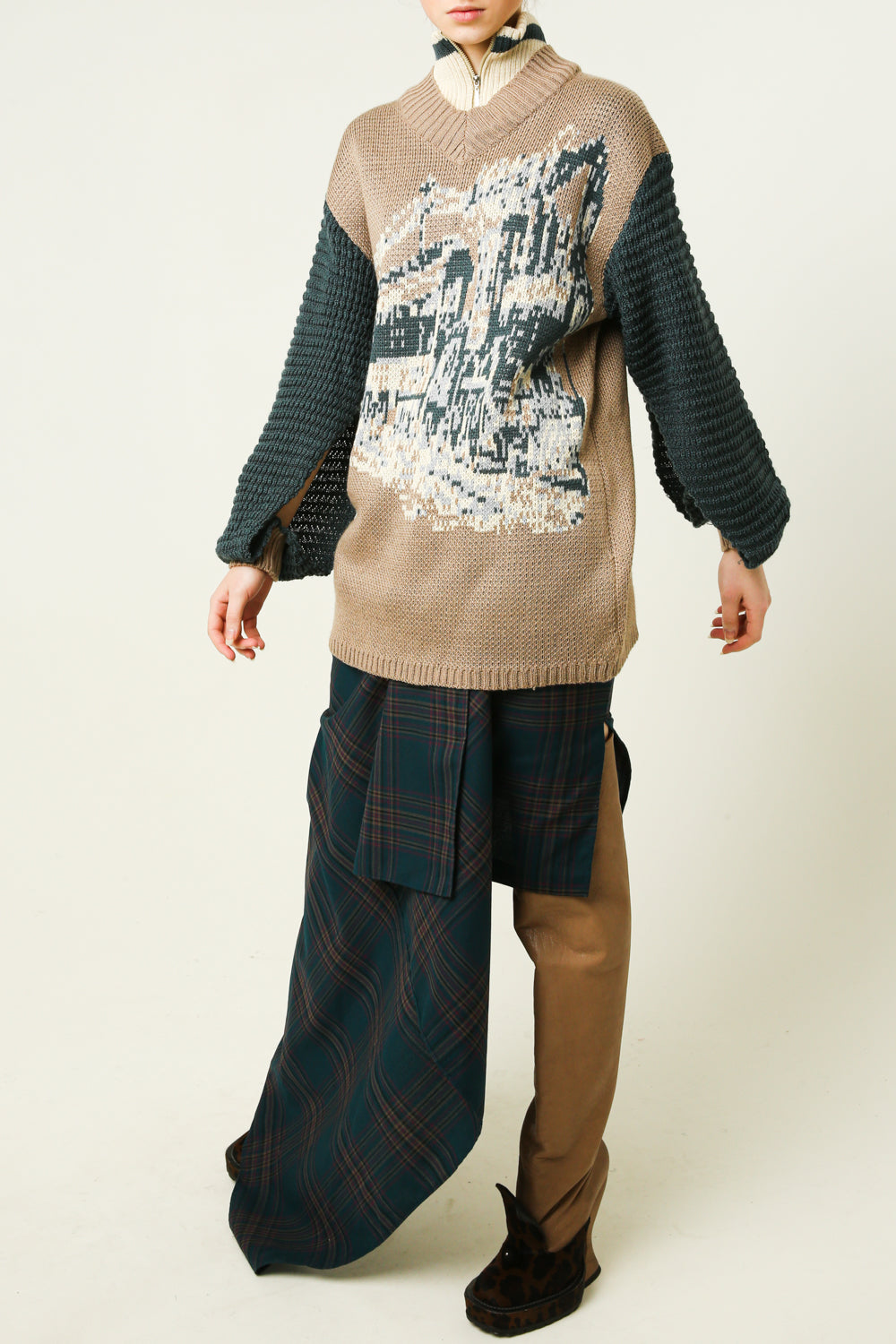 Longline sweater with a print