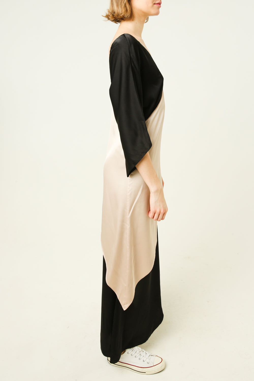 Maxi dress with asymmetrical length