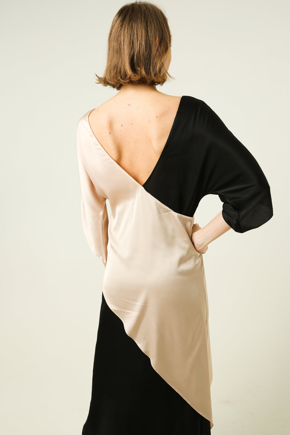 Maxi dress with asymmetrical length