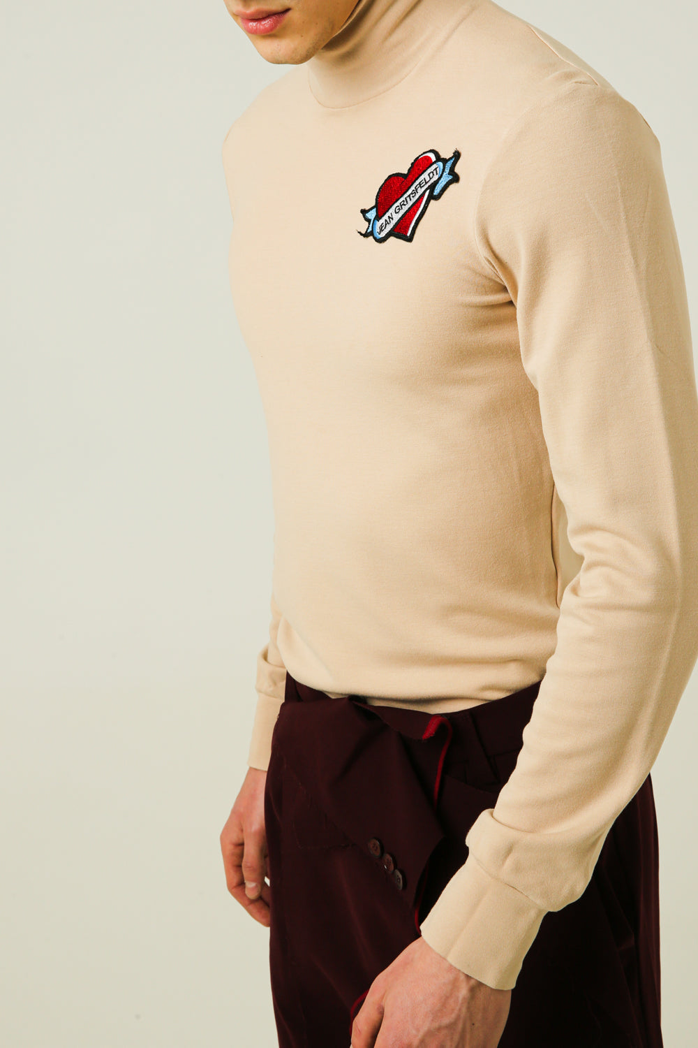 Longsleeve with high neck collar and embroidery