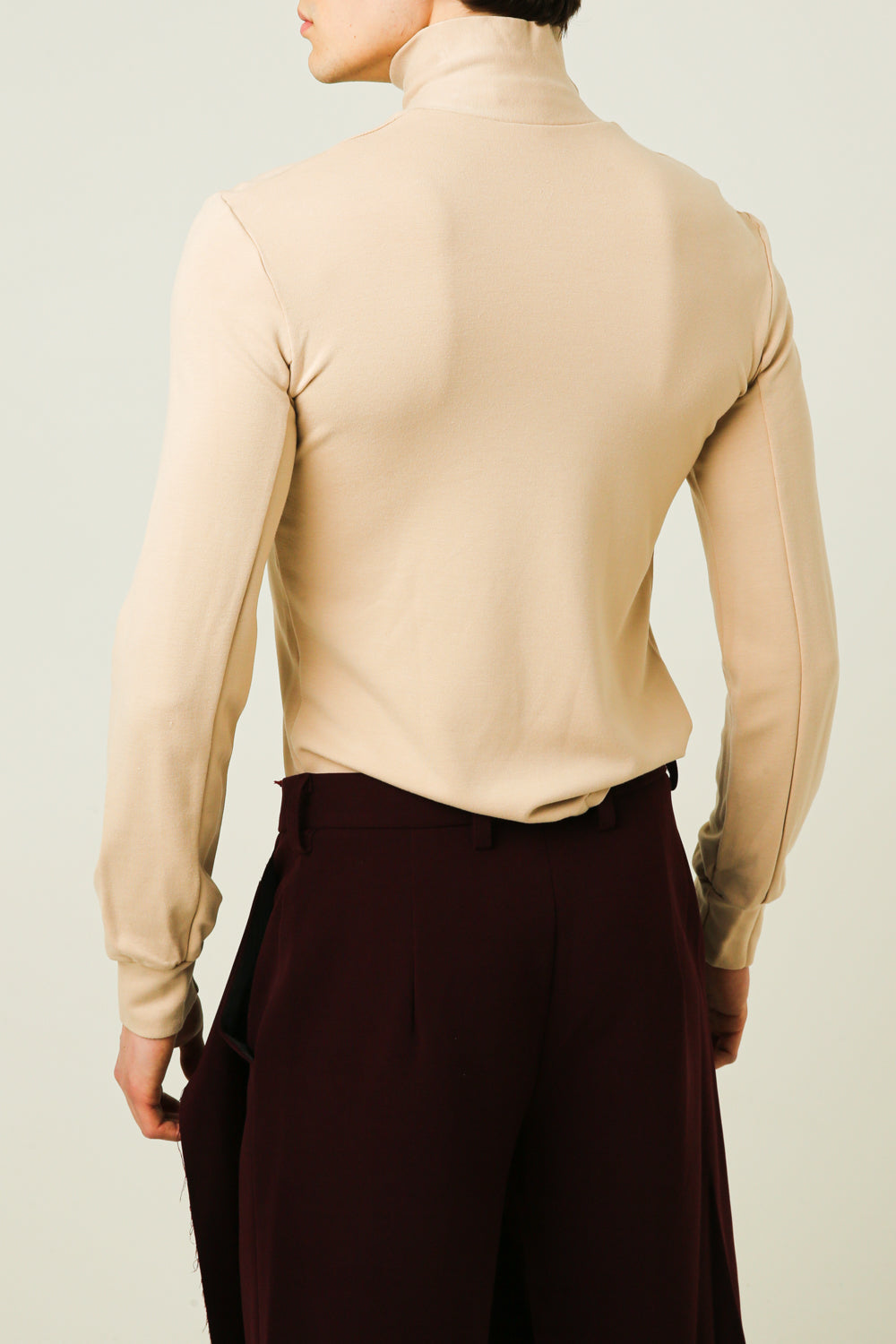 Longsleeve with high neck collar and embroidery